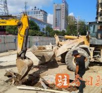 爆操黑丝小嫩逼高温下的坚守｜道路建设者用汗水铺就畅通路